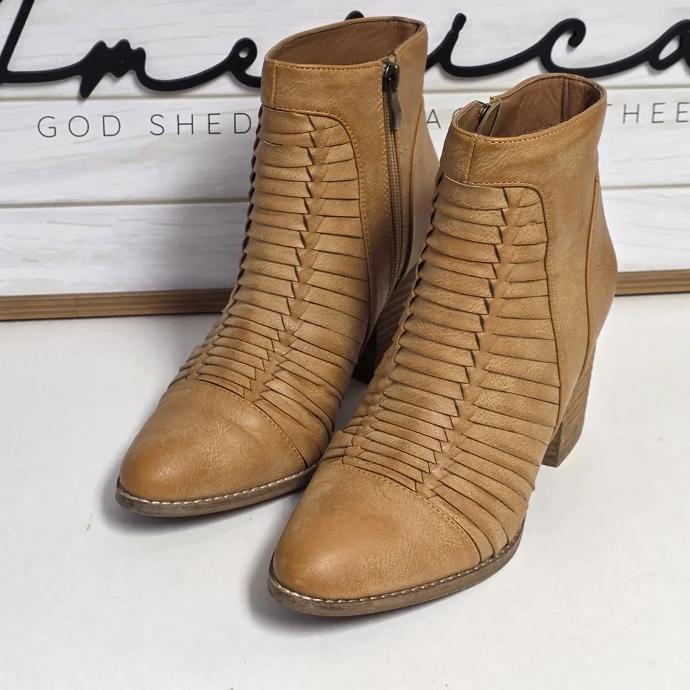 Beast Fashion Buckle McKenna Western Ankle Boots 7.5 Women's Camel Tan Block